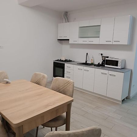 Apartament 2 Camere, Bloc Nou, Langa Promenada Moll, Capacitate 4 Persoane Craiova Exterior photo