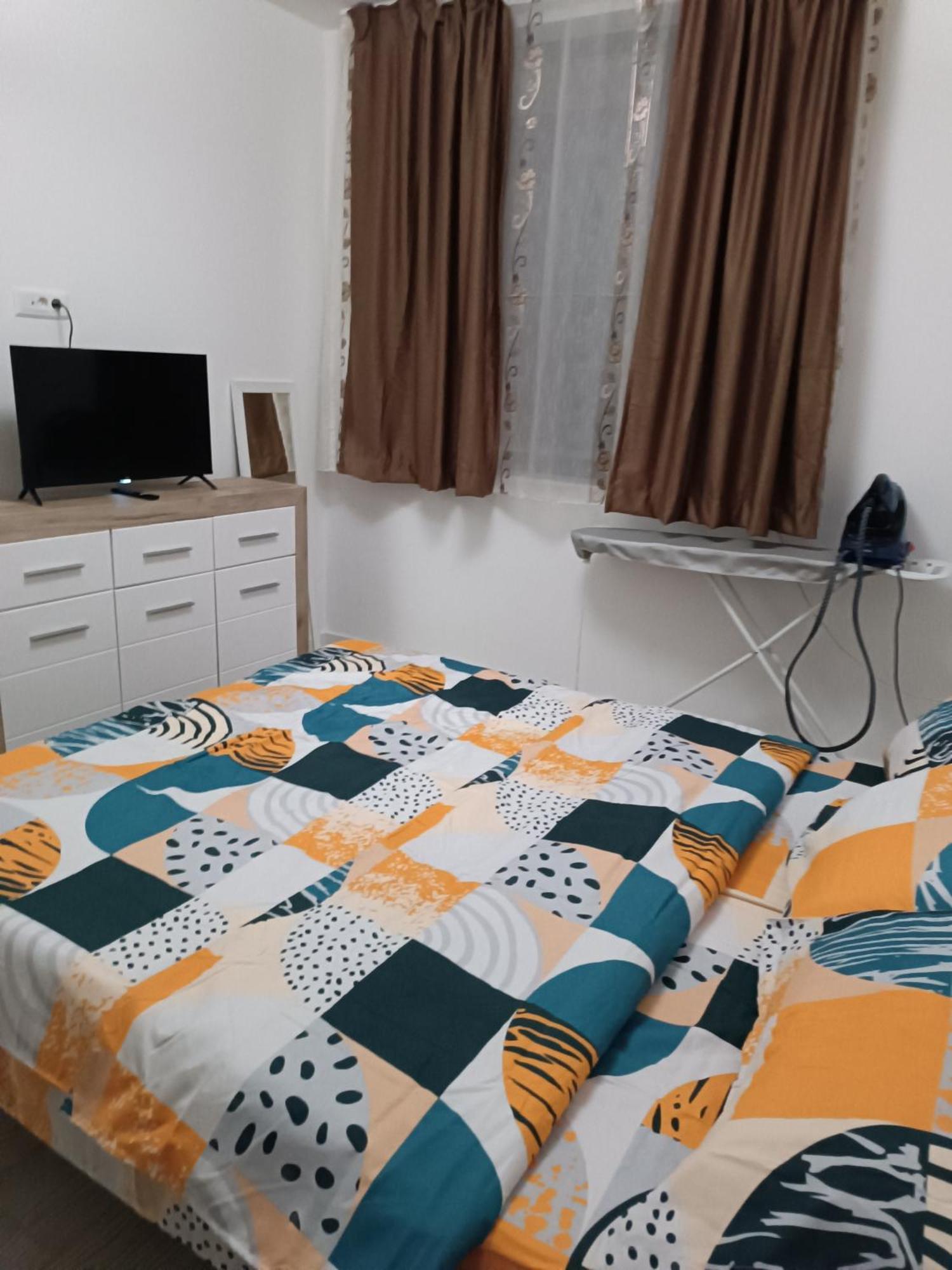 Apartament 2 Camere, Bloc Nou, Langa Promenada Moll, Capacitate 4 Persoane Craiova Exterior photo