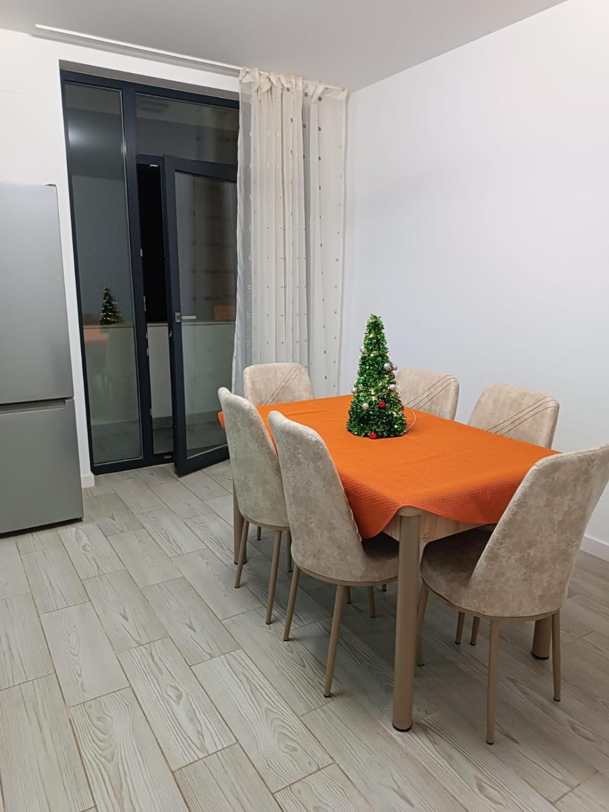 Apartament 2 Camere, Bloc Nou, Langa Promenada Moll, Capacitate 4 Persoane Craiova Exterior photo